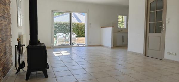 À vendre à Saint-Michel-Chef-Chef (44) : maison de plain pied 4 pièces avec 3 chambres et un garage