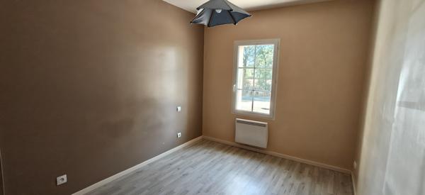 À vendre à Saint-Michel-Chef-Chef (44) : maison de plain pied 4 pièces avec 3 chambres et un garage