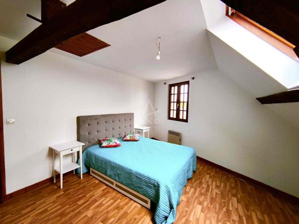 Longère restaurée avec charme, jardin et garage  Centre de Morannes