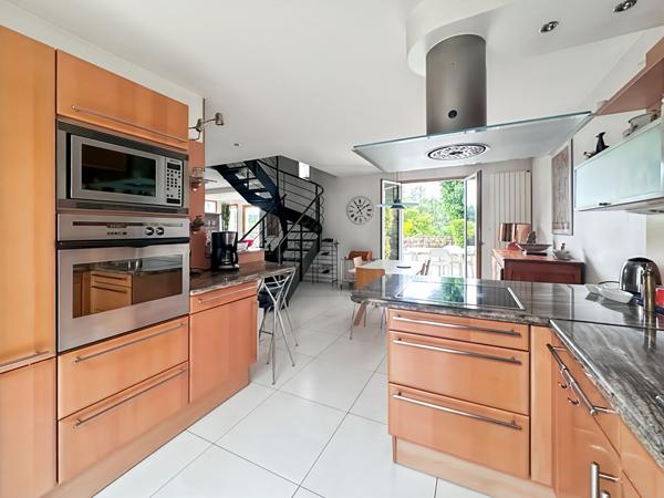 Maison 6 pièces, parfait état, Aucun vis-à-vis, Coulée Verte, Garage, RER C, DPE D.