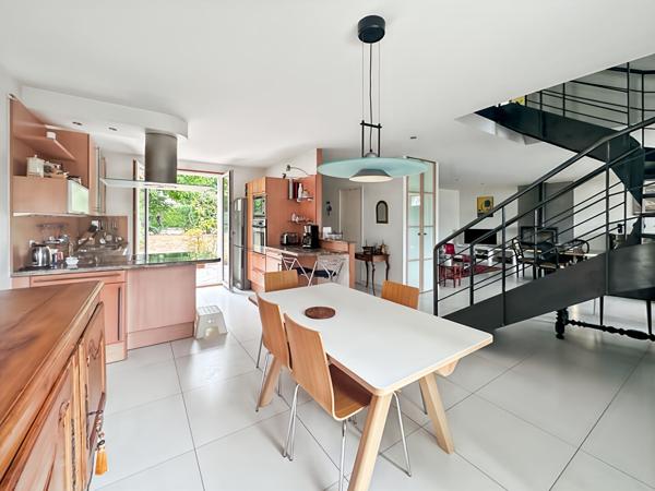 Maison 6 pièces, parfait état, Aucun vis-à-vis, Coulée Verte, Garage, RER C, DPE D.