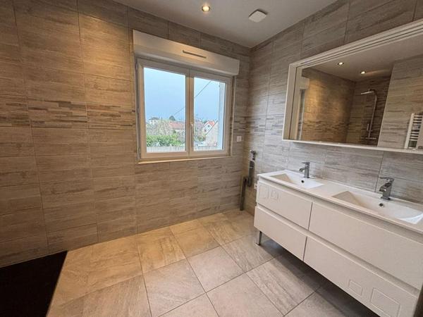 Maison avec jardin et garage  4 chambres proche commodités