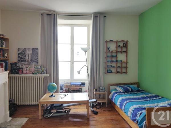 Appartement F5 à vendre  6 pièces - 157 m 2   SAINTES  - 17