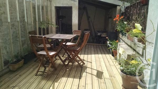 Appartement F5 à vendre  6 pièces - 157 m 2   SAINTES  - 17