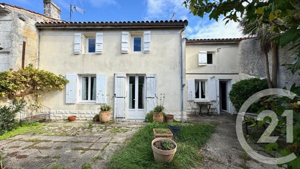 Appartement F5 à vendre  6 pièces - 157 m 2   SAINTES  - 17