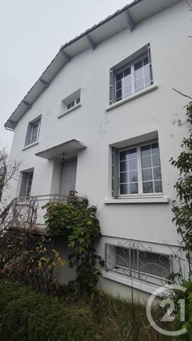 Appartement F5 à vendre  6 pièces - 157 m 2   SAINTES  - 17