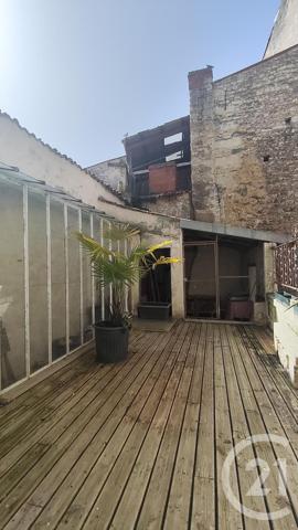 Appartement F5 à vendre  6 pièces - 157 m 2   SAINTES  - 17