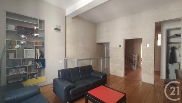 Appartement F5 à vendre  6 pièces - 157 m 2   SAINTES  - 17