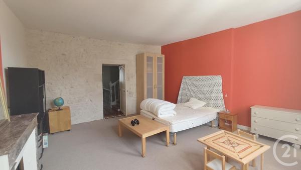Appartement F5 à vendre  6 pièces - 157 m 2   SAINTES  - 17