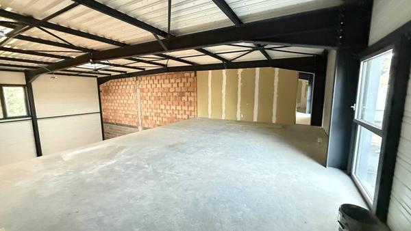 ENTREPOT BRUT À LOUER - 435m2 + 67m2 + Parkings