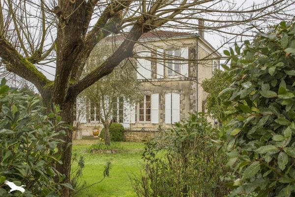 Maison à vendre |  Marans |  8 pièces | 255 m²