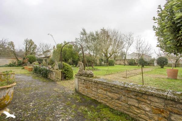 Maison à vendre |  Marans |  8 pièces | 255 m²