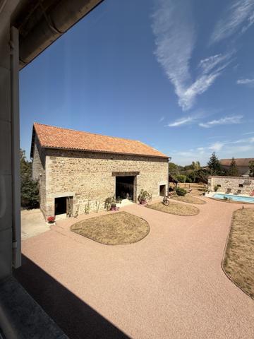 Maison
         7 pièces
        - 180 m² 343 915 € *
