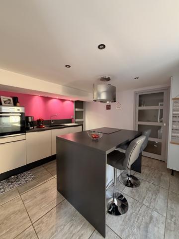 Maison
         7 pièces
        - 180 m² 343 915 € *