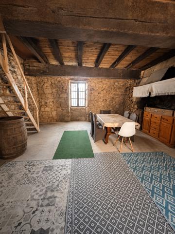 Maison
         7 pièces
        - 180 m² 343 915 € *