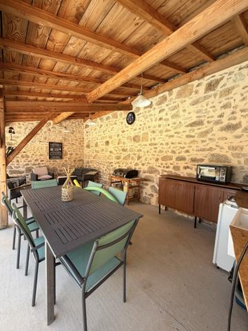 Maison
         7 pièces
        - 180 m² 343 915 € *