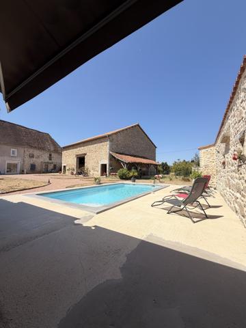 Maison
         7 pièces
        - 180 m² 343 915 € *