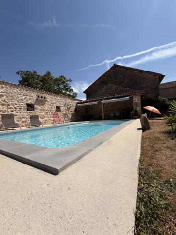 Maison
         7 pièces
        - 180 m² 343 915 € *