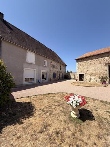 Maison
         7 pièces
        - 180 m² 343 915 € *