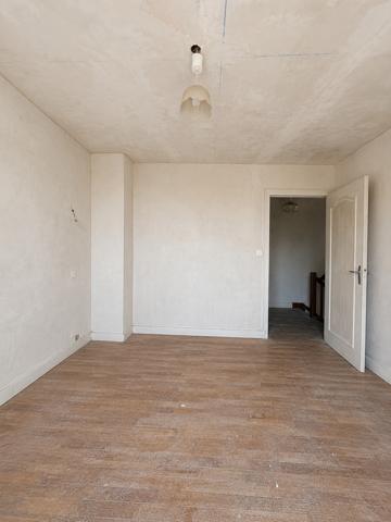 Maison
         7 pièces
        - 180 m² 343 915 € *
