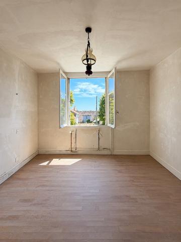 Maison
         7 pièces
        - 180 m² 343 915 € *