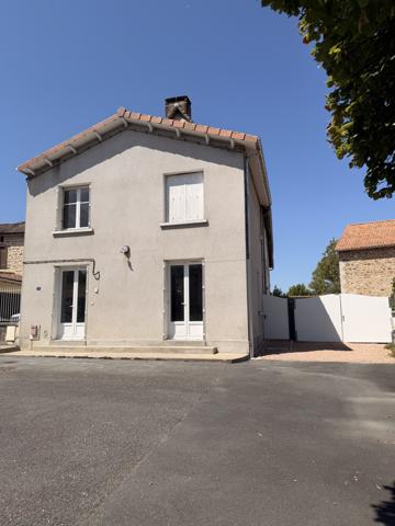 Maison
         7 pièces
        - 180 m² 343 915 € *