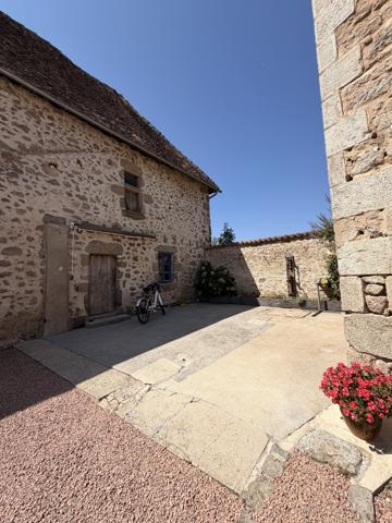 Maison
         7 pièces
        - 180 m² 343 915 € *
