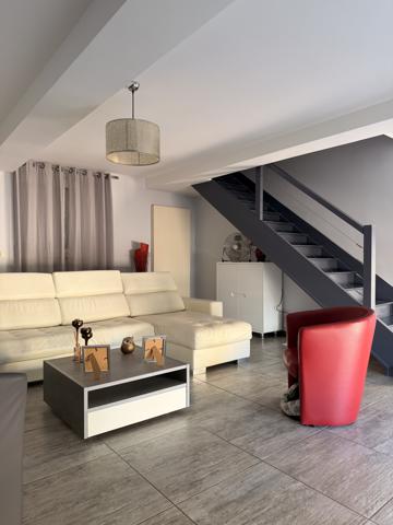 Maison
         7 pièces
        - 180 m² 343 915 € *