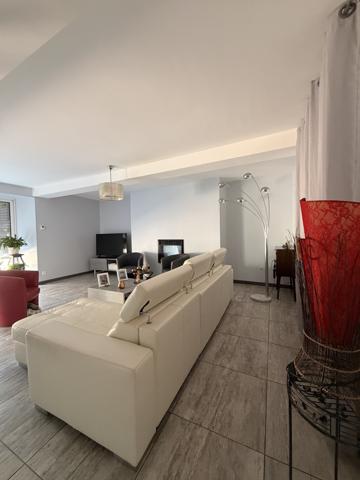 Maison
         7 pièces
        - 180 m² 343 915 € *
