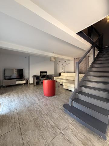 Maison
         7 pièces
        - 180 m² 343 915 € *