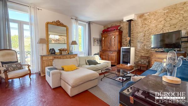 Orange – Élégante maison de maître en pierre avec studio indépendant, garage et terrasses