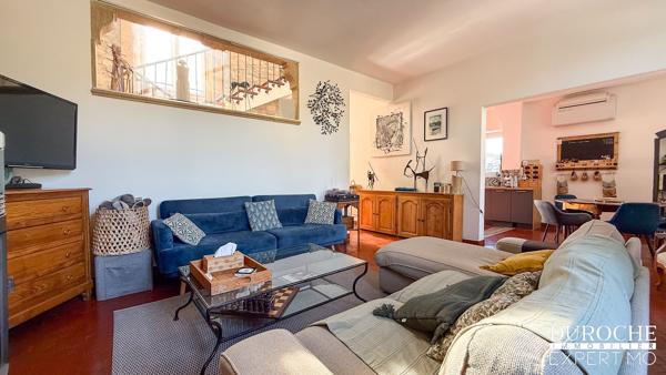 Orange – Élégante maison de maître en pierre avec studio indépendant, garage et terrasses