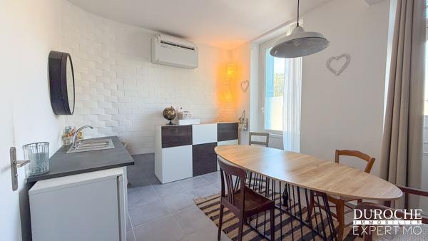 Orange – Élégante maison de maître en pierre avec studio indépendant, garage et terrasses