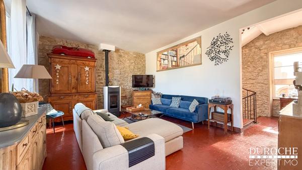 Orange – Élégante maison de maître en pierre avec studio indépendant, garage et terrasses