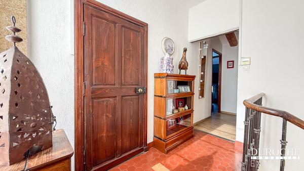 Orange – Élégante maison de maître en pierre avec studio indépendant, garage et terrasses