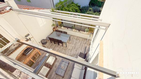 Orange – Élégante maison de maître en pierre avec studio indépendant, garage et terrasses