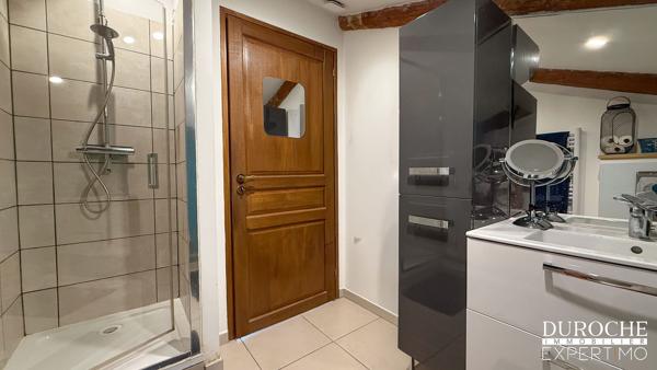 Orange – Élégante maison de maître en pierre avec studio indépendant, garage et terrasses