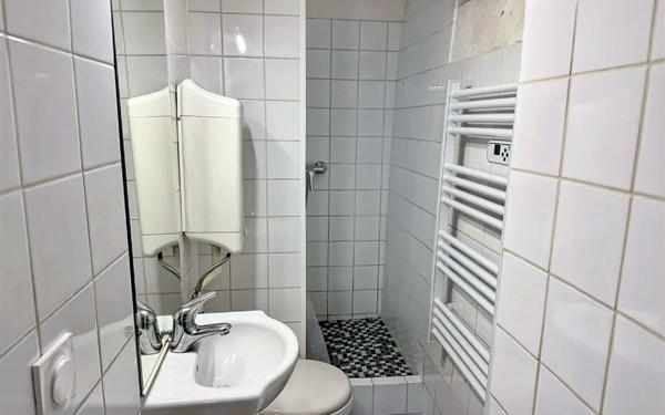 Appartement à vendre    2 pièces •  Nîmes