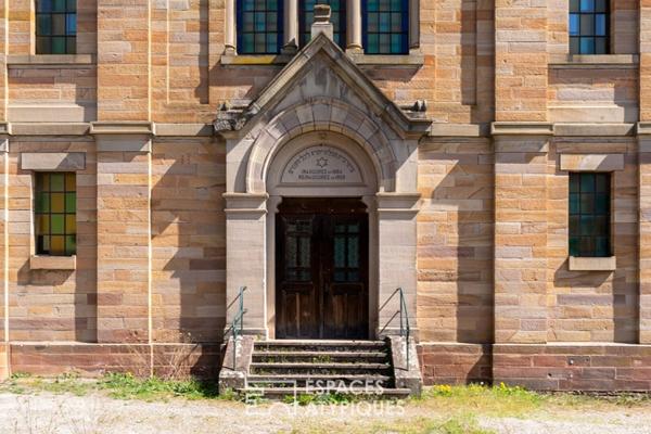 Local professionnel dans une bâtisse chargée d’histoire