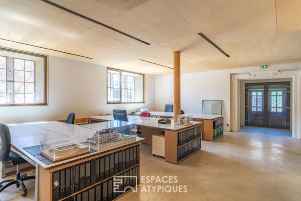 Local professionnel dans une bâtisse chargée d’histoire