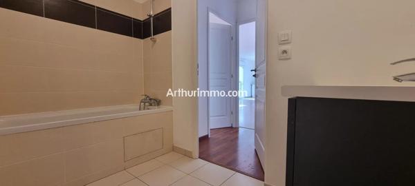 Vente                                                      Appartement
                        
                     3 pièces                      61 m2                     à Sucy-en-Brie