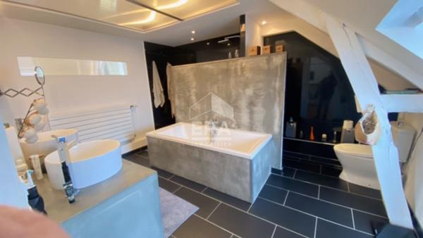 GUICHEN  - CHARMANTE LONGERE RENOVEE 210 M2