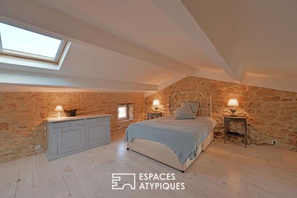 Maison de village au charme poétique, cour et bassin