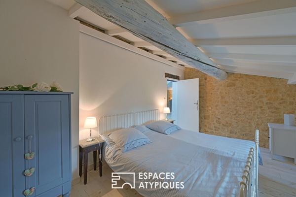 Maison de village au charme poétique, cour et bassin