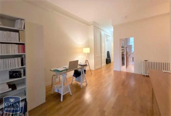 Appartement à louer 3 pièces 124.5m²