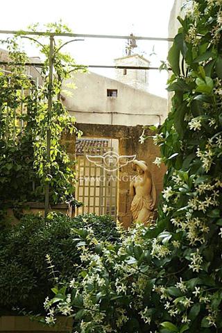 Hôtel particulier, datant d’avant 1589.