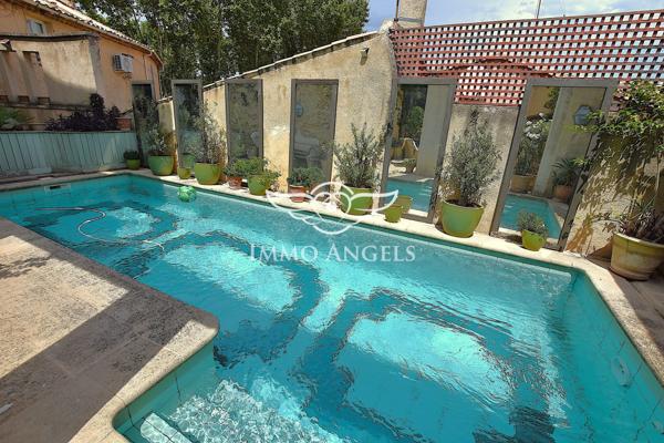 Hôtel particulier, datant d’avant 1589.