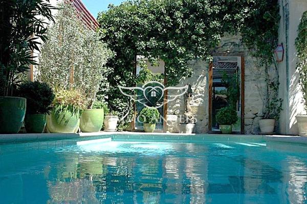 Hôtel particulier, datant d’avant 1589.