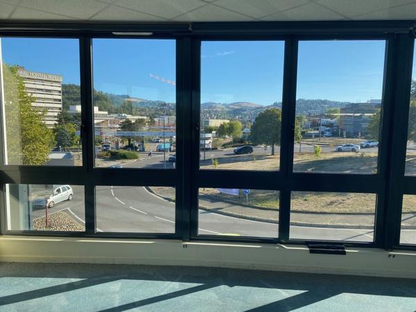 À LOUER - BUREAUX PMR DE 210 m² - SAINT-PRIEST-EN-JAREZ -
