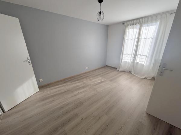 Saclay (91400) MAISON FAMILIALE - CENTRE SACLAY - Belle pièce de vie sur JARDIN - VIE de PLAIN PIED POSSIBLE - 4 Chambres - T